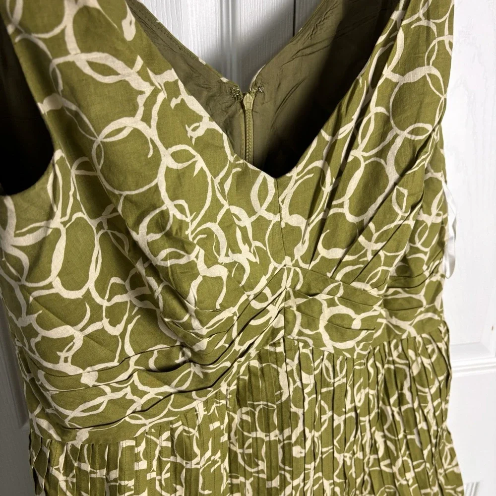 Maggie Boutique Suzy Chin 10 Fit Flare Green Cream Patterned Pleated Midi‎ Dress